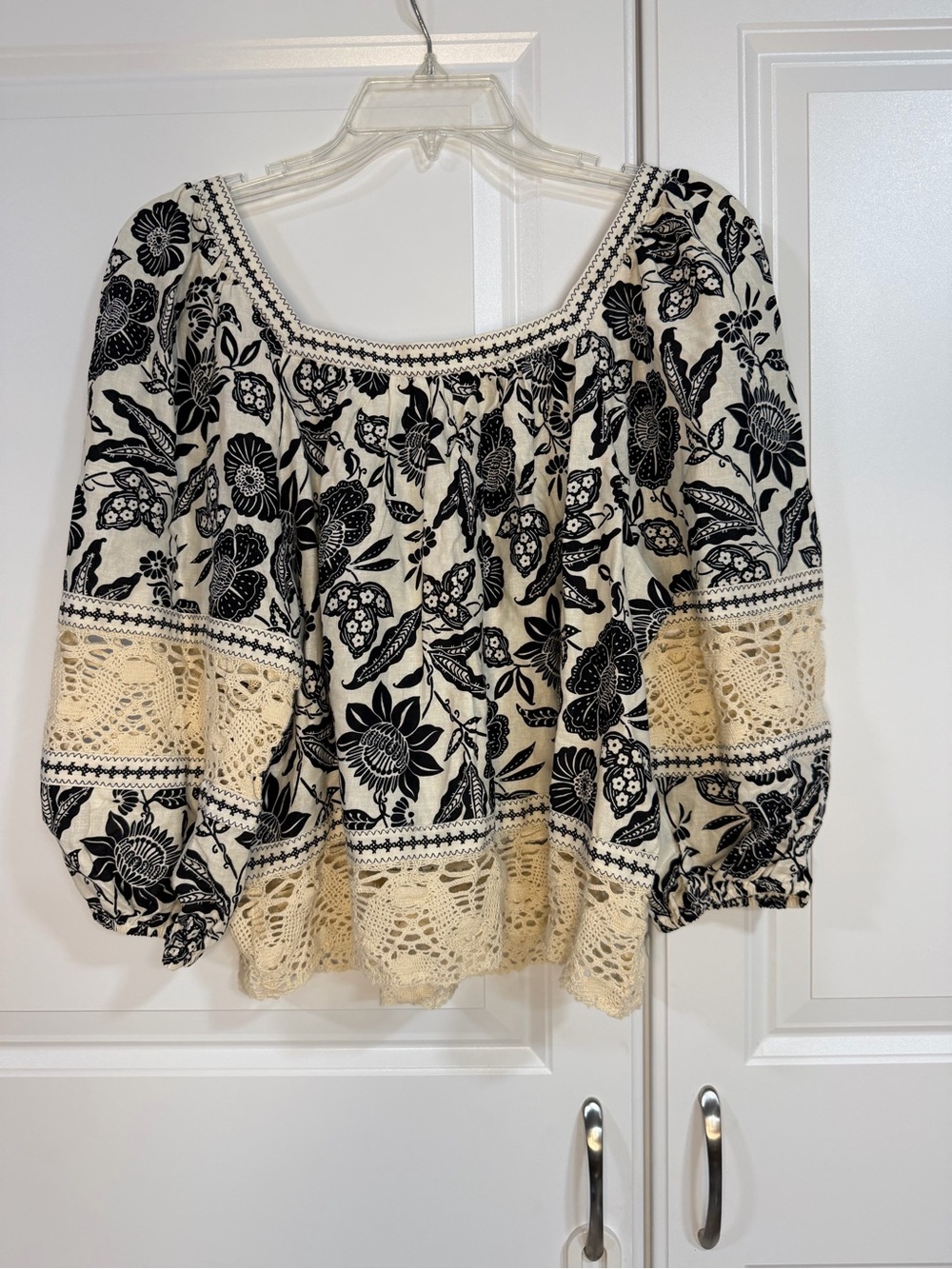 Christian Siriano Black Floral Print Peasant Top on Cream - Picture 5 of 6